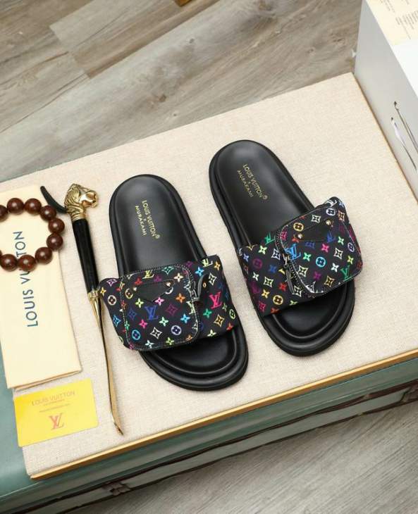 Picture of Louis Vuitton Slippers _SKULVsz35-45hnh06011201